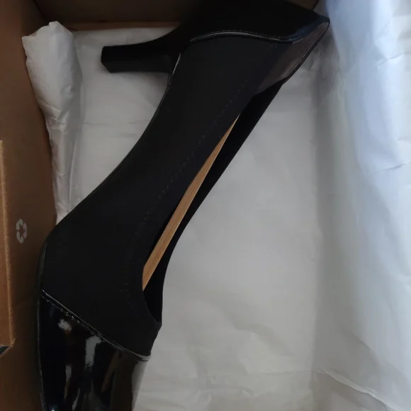 Parigi Street Pump Dress Shoes - Picture 3 of 6